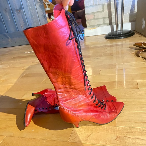 Vintage red leather heeled boots - Picture 6 of 16